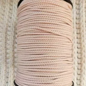 Hekletråd 4mm farge 103 krem rosa