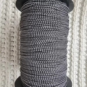 Hekletråd/macramecord 3 mm farge 36  svart hvit chess