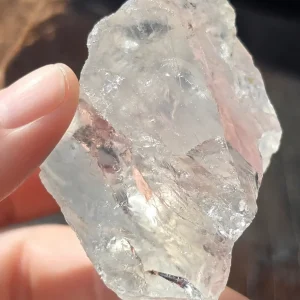Rainbow Quartz fra Norge – Håndplukket krystall med unikt  liv og naturlig regnbuespill