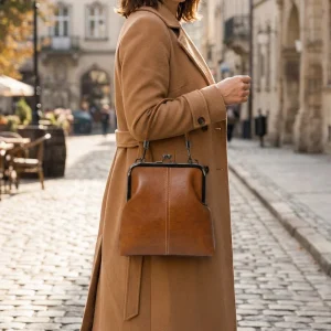 💋 Kyss-lås skulderveske for kvinner med topphåndtak – vintage messinglås og strukturert form – avtagbar stropp, perfekt til hverdagsbruk og middagsdater 👜 ✨
